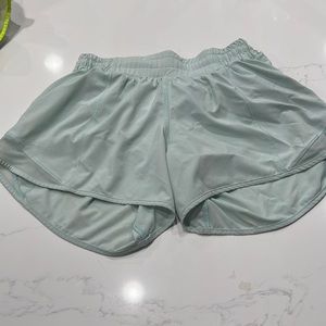 Lululemon Hotty Hot 4” Shorts
